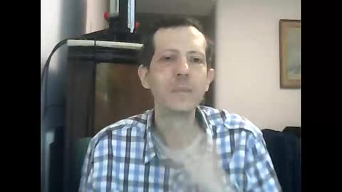 Snapshot of lucianoaxel chatting on 5, 10, 2025 Luciano online show from 5, 10, 2025