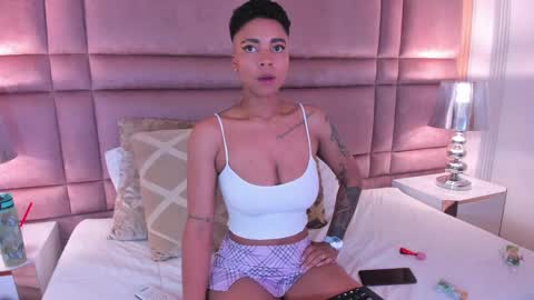  lucia wallace  online show from 18, 2, 2025