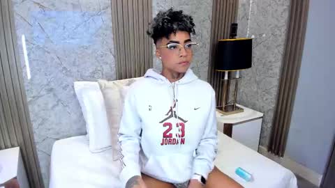 Snapshot of luciawallace chatting on 3, 3, 2026 lucia wallace online show from 3, 3, 2026