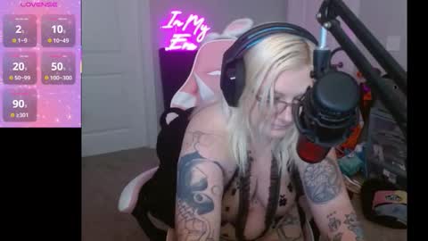 Snapshot of lucigooseygonewild chatting on 25, 10, 2025 lucigooseygonewild online show from 25, 10, 2025