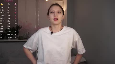 Snapshot of lucilacapinpin chatting on 21, 12, 2025 Mira online show from 21, 12, 2025