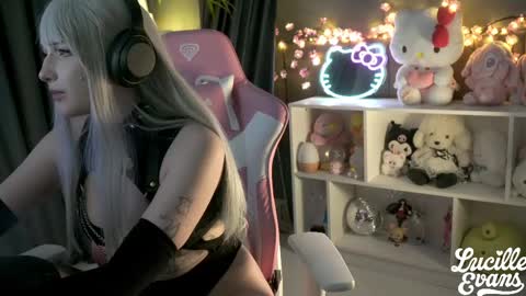 Lucy UwU online show from 25, 4, 2026