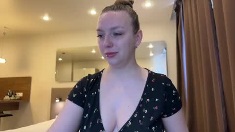 lucky_foryou_baby online show from 20, 4, 2026