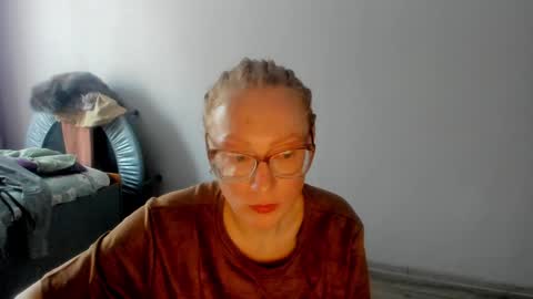 lucky_licky20 online show from 6, 12, 2024