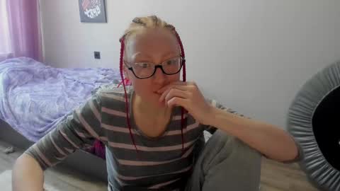 lucky_licky20 online show from 19, 2, 2025