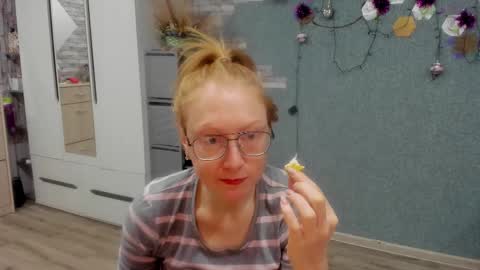 lucky_licky20 online show from 22, 12, 2025