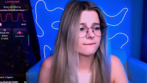 Snapshot of luckybabymeow chatting on 1, 4, 2026 Mila Sweetheart online show from 1, 4, 2026