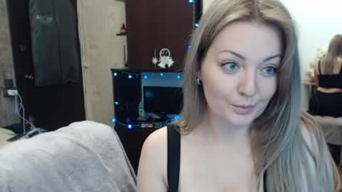Snapshot of luckyshotgirl chatting on 26, 12, 2024 LuckyShot online show from 26, 12, 2024