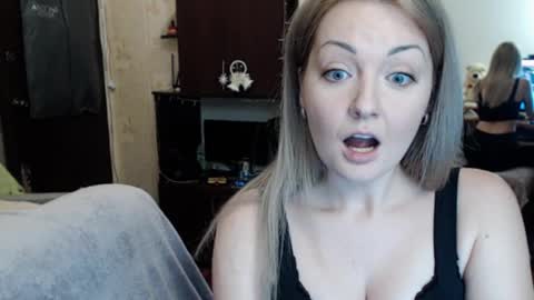 Snapshot of luckyshotgirl chatting on 5, 1, 2025 LuckyShot online show from 5, 1, 2025