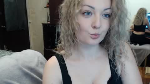 Snapshot of luckyshotgirl chatting on 15, 1, 2025 LuckyShot online show from 15, 1, 2025