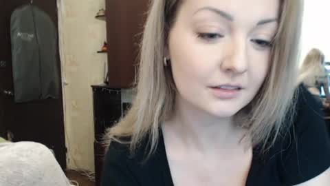 Snapshot of luckyshotgirl chatting on 4, 2, 2025 LuckyShot online show from 4, 2, 2025