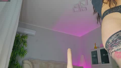 Snapshot of luckystrikee_ chatting on 6, 4, 2026 Alice online show from 6, 4, 2026