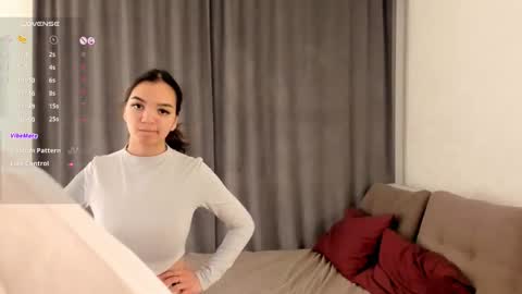 Rinredhead Gloriawith glasses Rayanother glasses online show from 8, 2, 2026