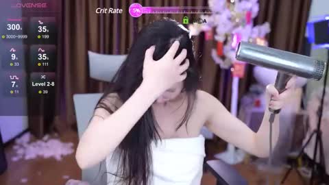 Snapshot of lucy__bb chatting on 8, 3, 2025 Lucy online show from 8, 3, 2025