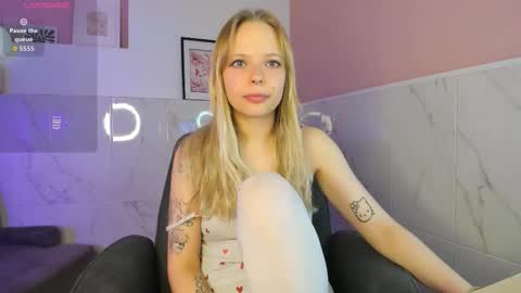 Snapshot of lucy__loy chatting on 21, 11, 2025 Lucy online show from 21, 11, 2025