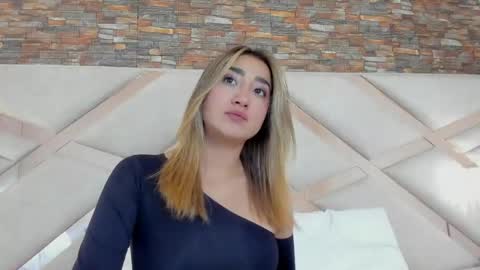 lucy_davies_ online show from 4, 5, 2026