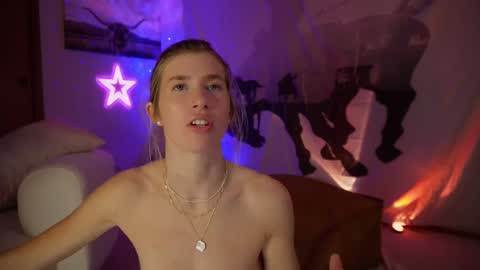 Snapshot of lucy_gooosey chatting on 4, 3, 2025 Lucy. online show from 4, 3, 2025