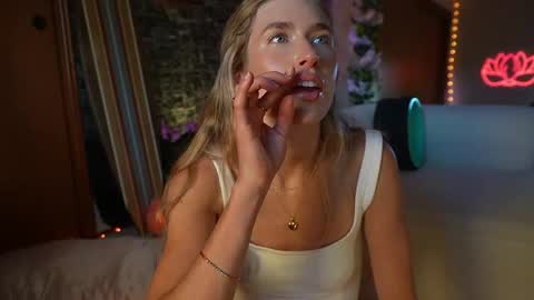 Snapshot of lucy_gooosey chatting on 21, 5, 2026 Lucy. online show from 21, 5, 2026