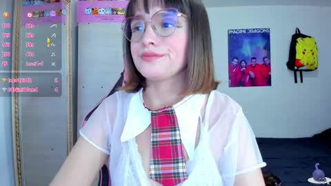 Snapshot of lucy_hess_ chatting on 19, 9, 2025 Lucy online show from 19, 9, 2025
