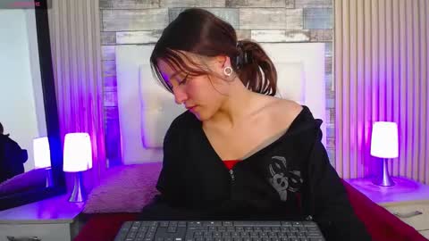 lucy_hs online show from 31, 1, 2025