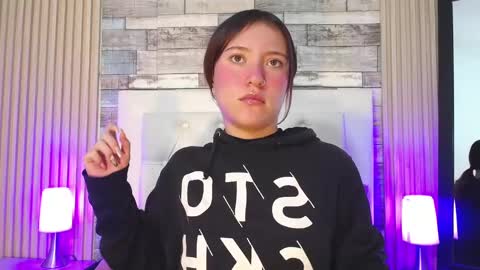 lucy_hs online show from 14, 2, 2025