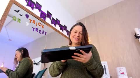 Snapshot of lucy_lu17 chatting on 22, 10, 2025 Lucy online show from 22, 10, 2025