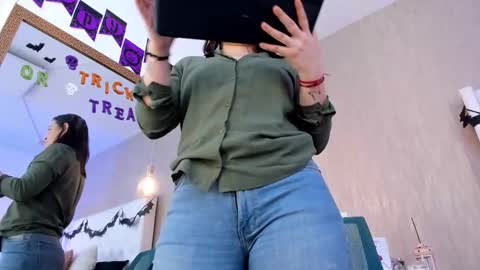 Snapshot of lucy_lu17 chatting on 29, 10, 2025 Lucy online show from 29, 10, 2025