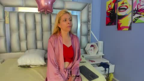 Snapshot of lucy_ny chatting on 21, 11, 2025 SleepyAbuela online show from 21, 11, 2025