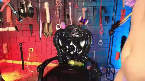 Lucy and slave maddy online show from 18, 12, 2025