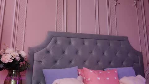 LucyAddison online show from 11, 11, 2025