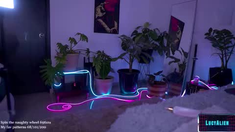 Lucy Alien  online show from 26, 11, 2025