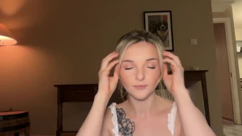 Snapshot of lucydelovely chatting on 9, 4, 2026 Lucy online show from 9, 4, 2026