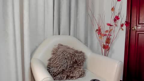 Snapshot of lucyjhonsonn chatting on 5, 12, 2024 LucyJhonsonn online show from 5, 12, 2024