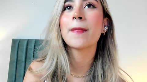 Snapshot of lucyjhonsonn chatting on 19, 12, 2024 LucyJhonsonn online show from 19, 12, 2024