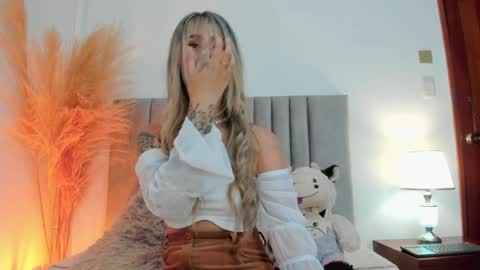 Snapshot of lucyjhonsonn chatting on 18, 1, 2025 LucyJhonsonn online show from 18, 1, 2025