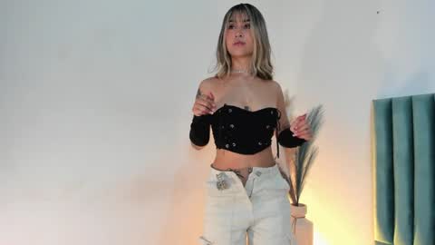 Snapshot of lucyjhonsonn chatting on 1, 2, 2025 LucyJhonsonn online show from 1, 2, 2025