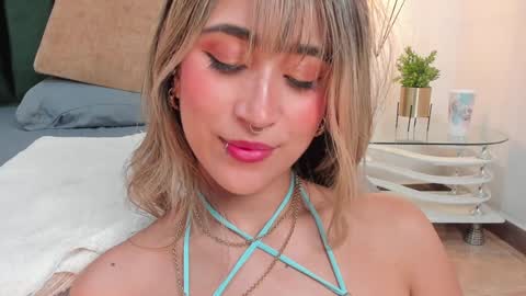 Snapshot of lucyjhonsonn chatting on 2, 2, 2025 LucyJhonsonn online show from 2, 2, 2025