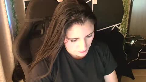 Snapshot of lucyli_ chatting on 18, 5, 2026 LUCY online show from 18, 5, 2026