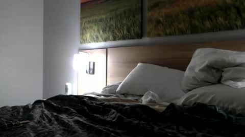 Lucy Loves Lookers online show from 3, 1, 2025