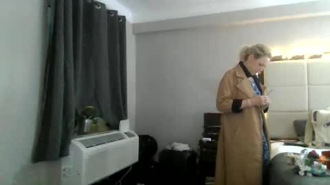 Lucy Loves Lookers online show from 18, 1, 2025