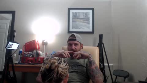 Lucy Loves Lookers online show from 3, 2, 2025