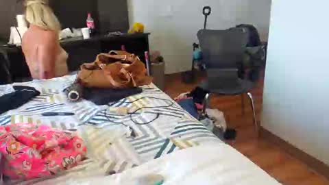 Lucy Loves Lookers online show from 17, 9, 2025