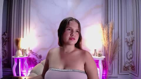 Snapshot of lucymilky chatting on 9, 9, 2025 Lucy online show from 9, 9, 2025