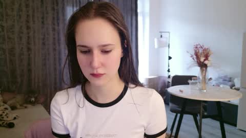 Snapshot of lucyrose33 chatting on 4, 4, 2026 Lucy Rose online show from 4, 4, 2026