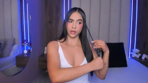 Snapshot of lucysalvatore chatting on 1, 3, 2026 Lucy online show from 1, 3, 2026