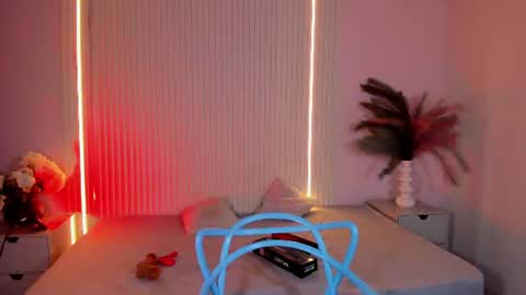 Lucy Wold online show from 26, 6, 2026