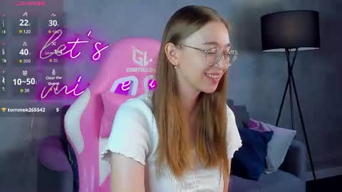 Snapshot of lucyy_green chatting on 4, 7, 2026 Lucy online show from 4, 7, 2026