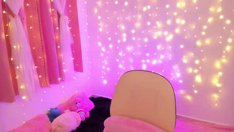 LUCYY FROM HOME  online show from 22, 1, 2025