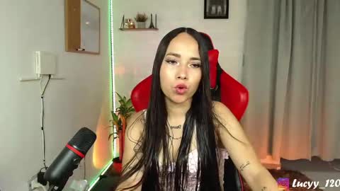 Snapshot of lucyy_rose chatting on 22, 2, 2025 o online show from 22, 2, 2025