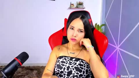 Snapshot of lucyy_rose chatting on 28, 10, 2025 o online show from 28, 10, 2025